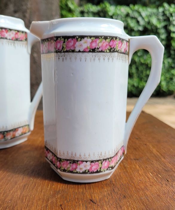 Przedwojenne porcelanowe dzbanki kuchenne