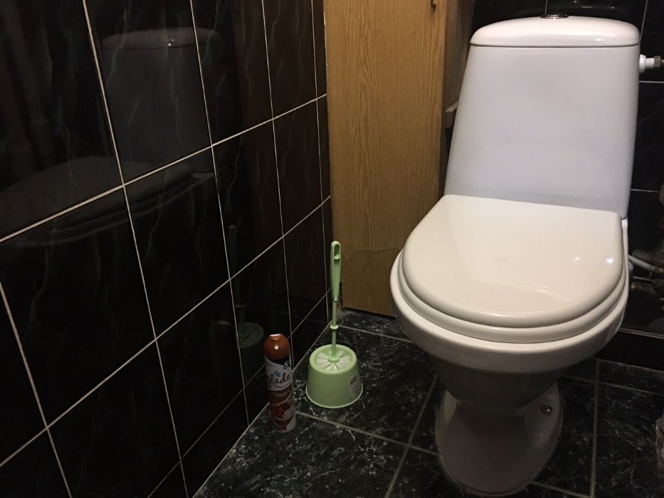 НОВЫЙ ХОСТЕЛ . Метро Лукьяновская - 5 минут ходьбы . Общежитие дешево