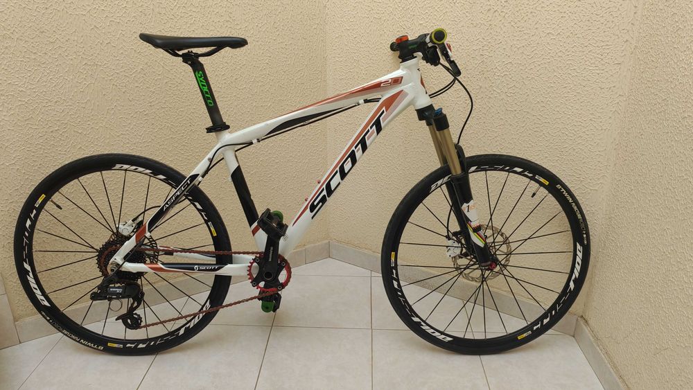 Scott roda 26 com Mavic e suspensão a ar