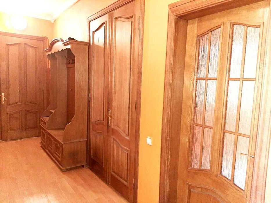 Продаж 3-кімнатної квартири, Голосіївський район, проспект Науки 42/1, метро Деміївська.