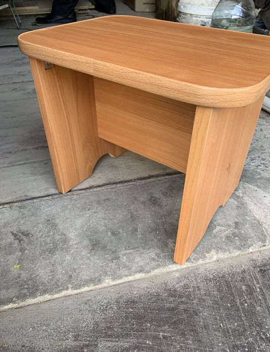 Маленький табурет (стілець)