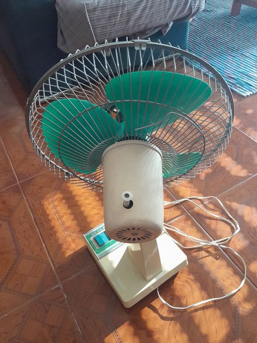 Ventoinha antigo giratória a funcionar bem