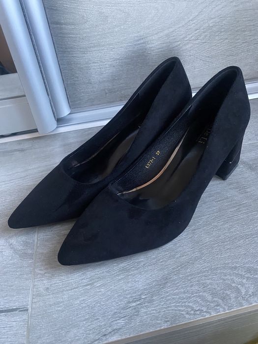 Туфлі замшові  на каблуку