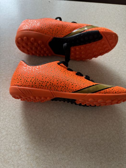 Футбольные бутсы