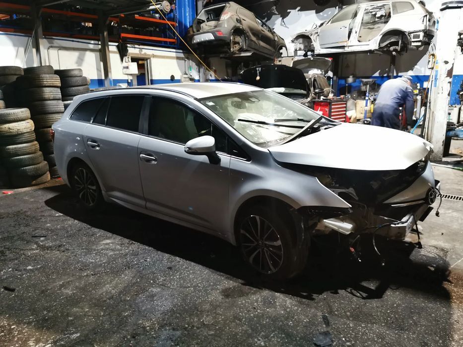 Peças Toyota Avensis SW do ano 2016