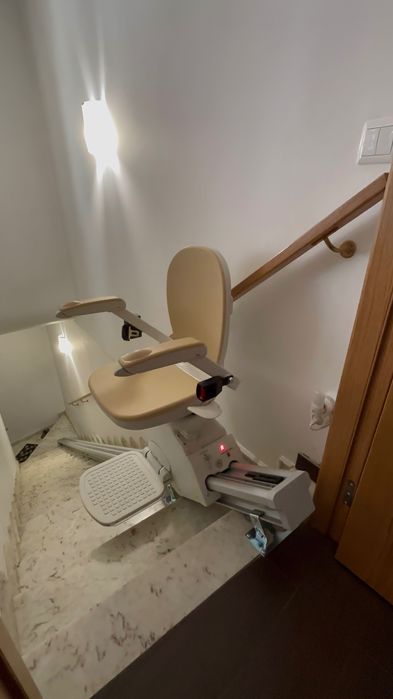 Plataforma elevatória de escada64281530743171123