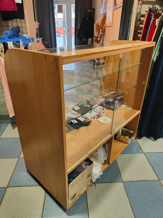 Продам вітрину  для демонстрації