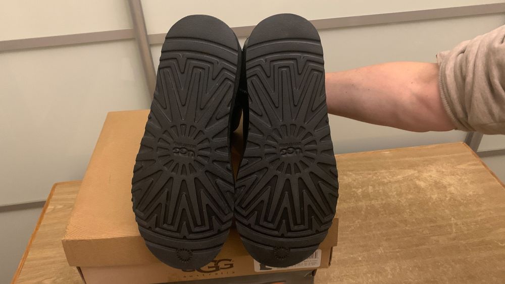 Уггі чоловічі шкіряні чорні UGG