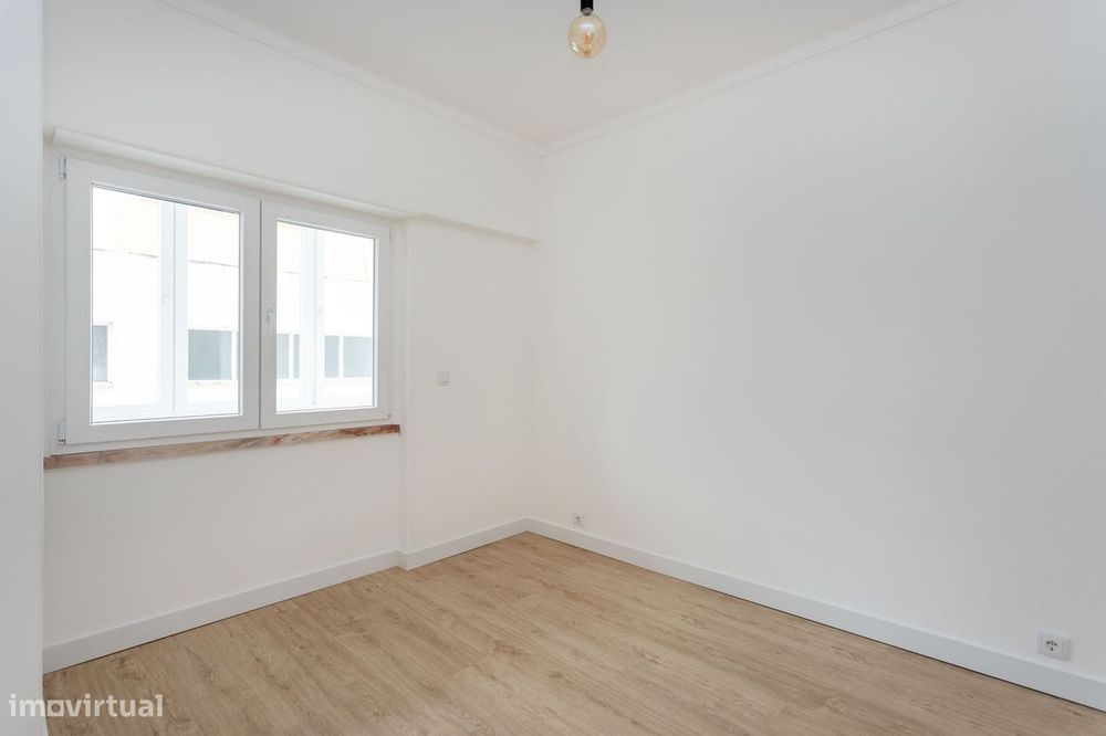 Arrendamento de apartamento T4 na Avenida Pereira Gomes Benfica