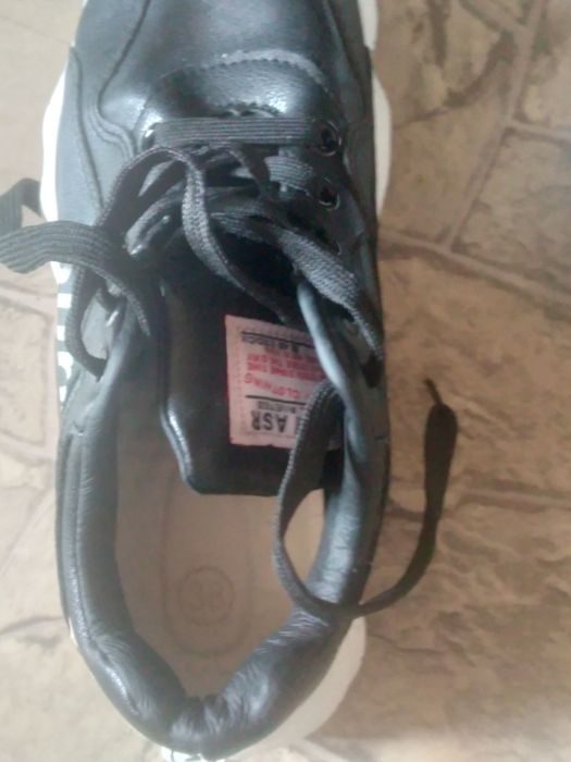 Damskie sneakersy marki Superme