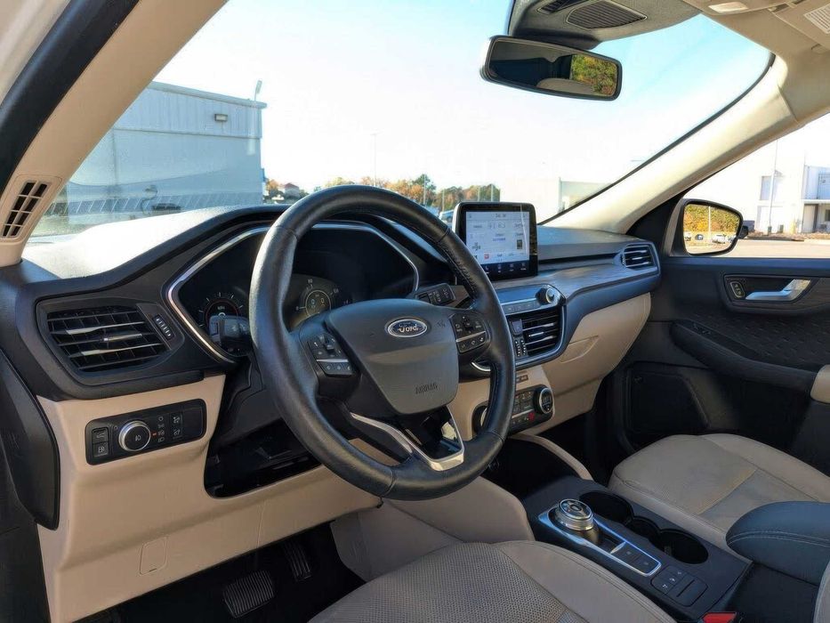 Ford Escape Hybrid Titanium      2020