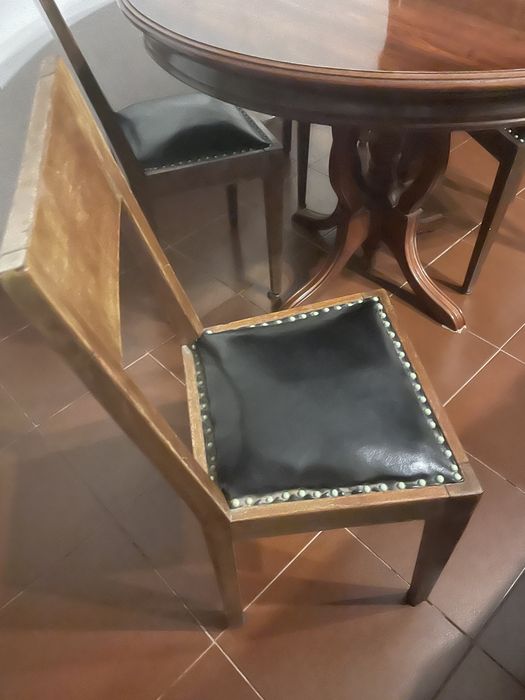 Mesa de jantar com 4 cadeiras