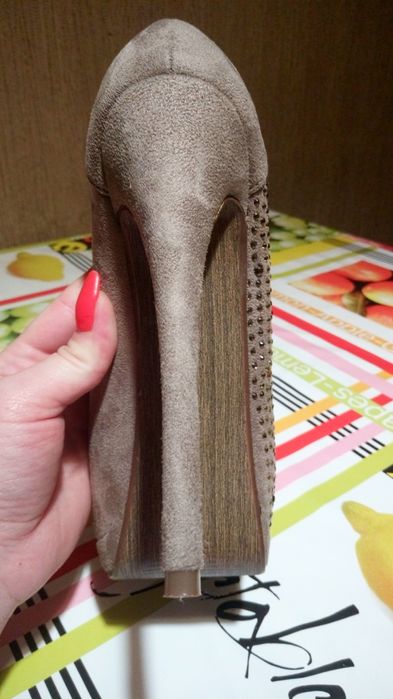 Шикарные туфельки 37 размера