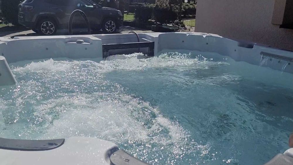 Jakuzze  SPA Jazzi USA  Balboa Wanna LED  pokrywa ogród