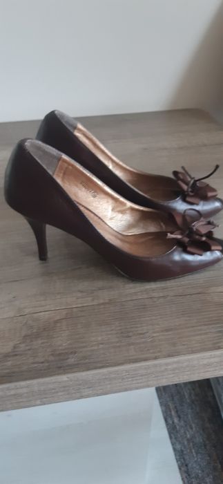 Brązowe buty na obcasie