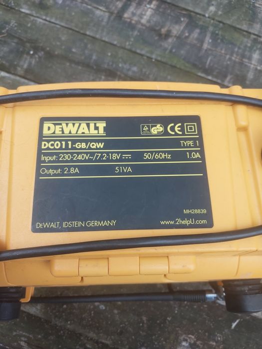 Radio dewalt DC011