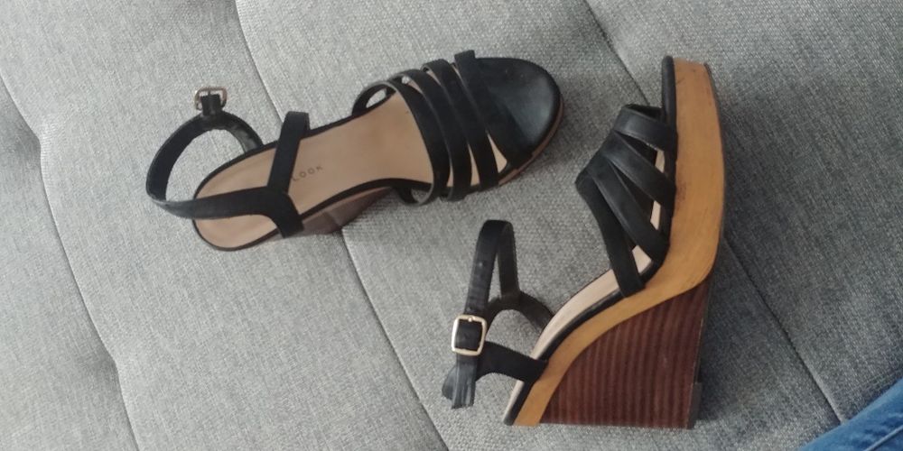 Sandaly na koturnie 38,5