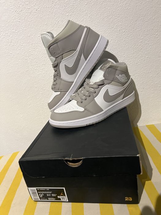 Jordan 1 mid grey