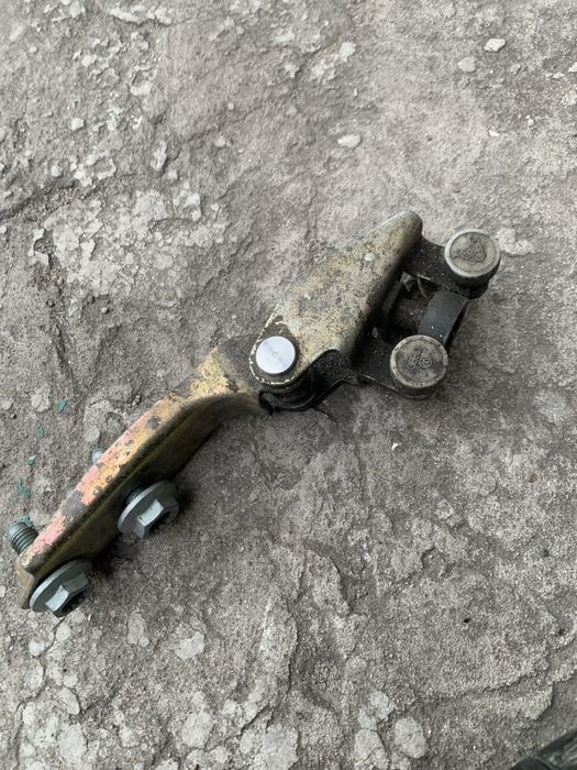 На т -4 Vw стойки задн ляды ,ролики бок двери, пыльник на коробку пере