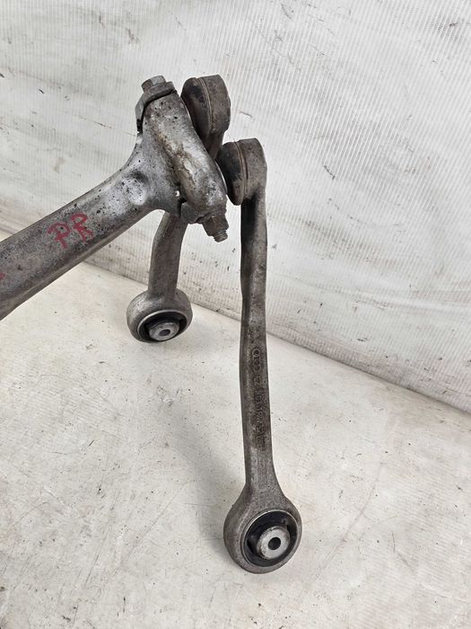 AUDI A4 B8 A5 8T PRZED LIFT 07-11 Zwrotnica prawa przód przednia 8K0407258G