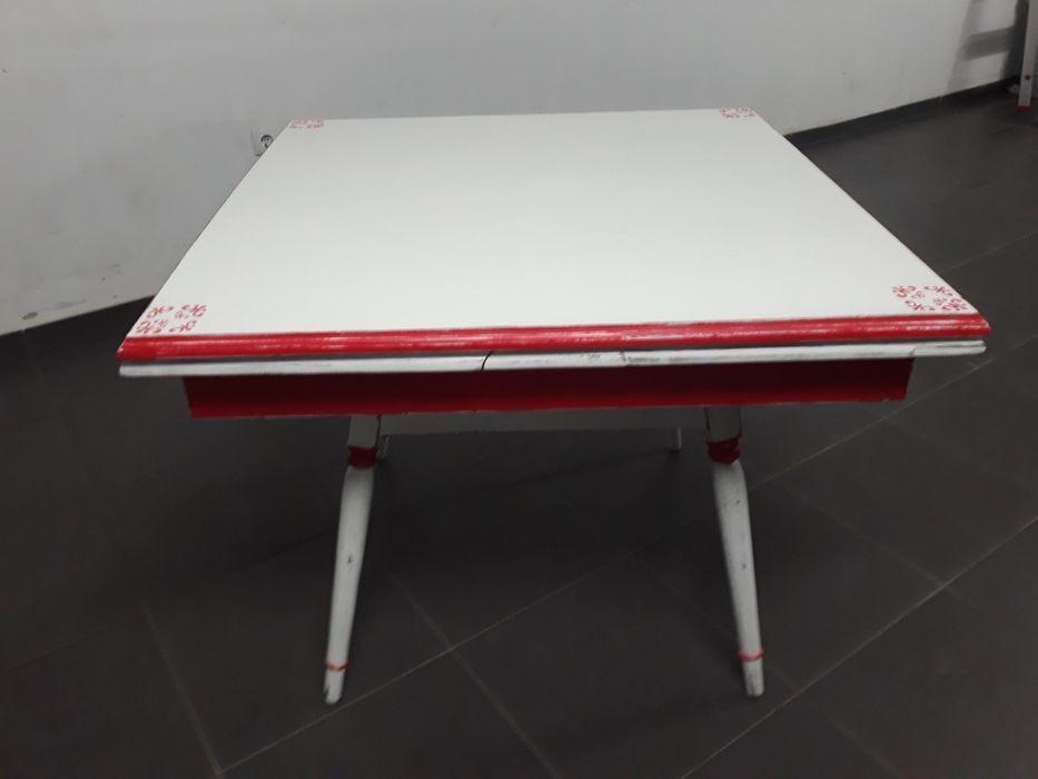 Mesa antiga restaurada