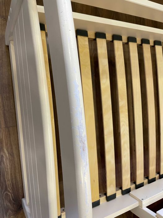 Кровать подростковая из массива дерева