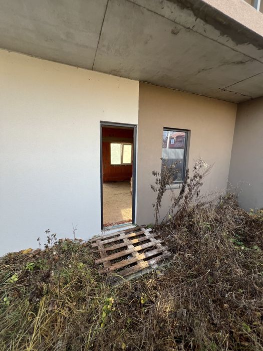 Боярка продам квартиру первый этаж с двориком 35м2