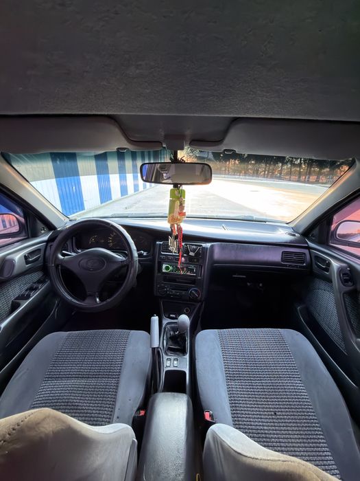 Toyota Carina E 1.6 бензин