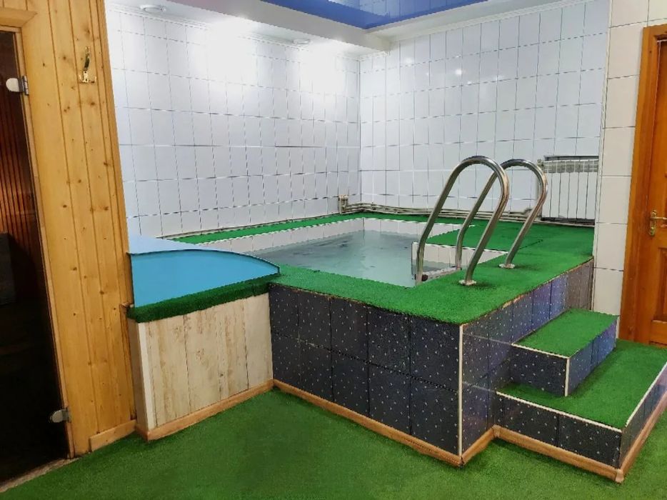 Оренда будинку з сауною та басейном у центрі міста