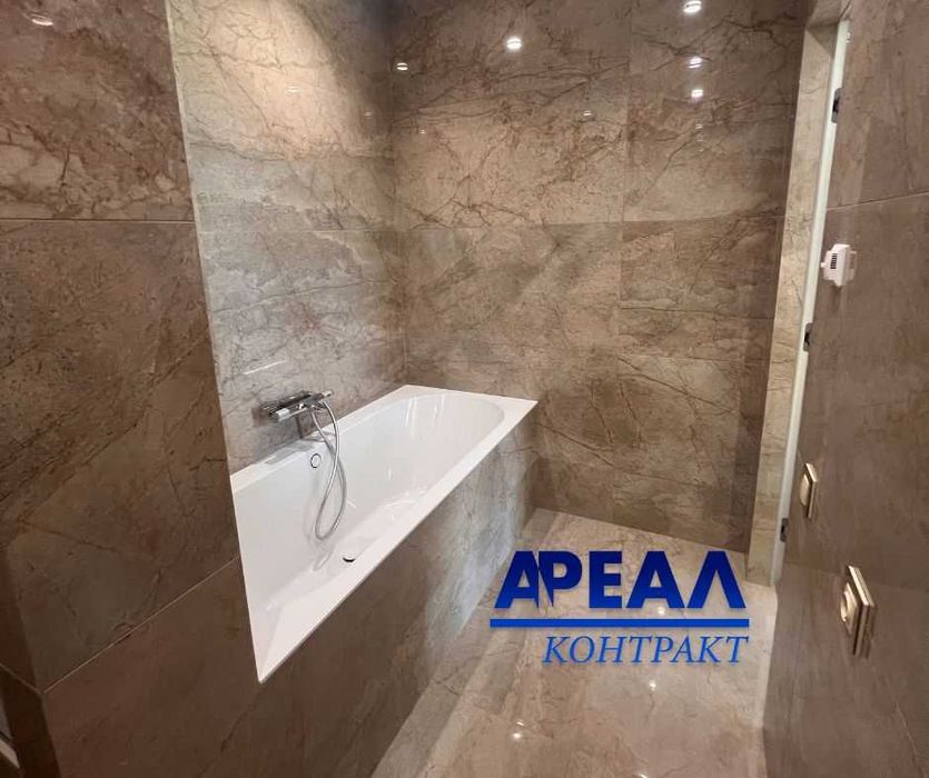 Продам 2-х кімнатну квартиру у "Короні Ренесансу".