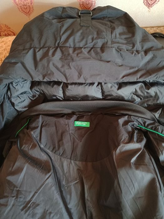 Женский пуховик черного цвета