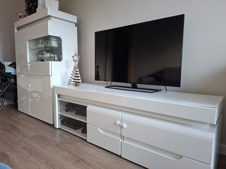 Witryna i szafka RTV z oświetleniem (REZERWACJA)