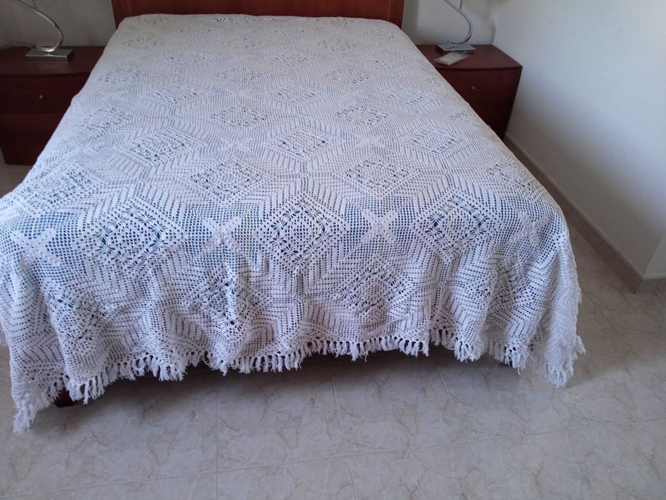 Colcha de renda feita à mão