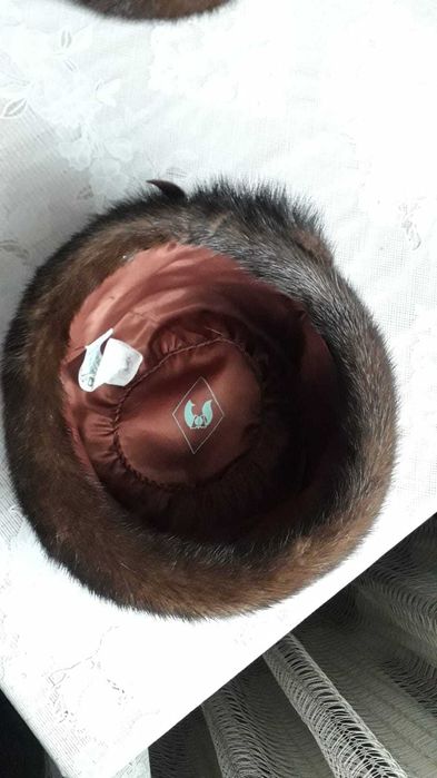 Продаються шапки норкові