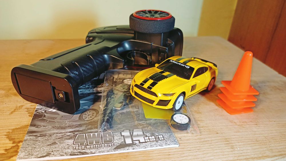 Дріфт машинка 1:43 Ford Mustang. Повністю пропорційна з гіроскопом.
