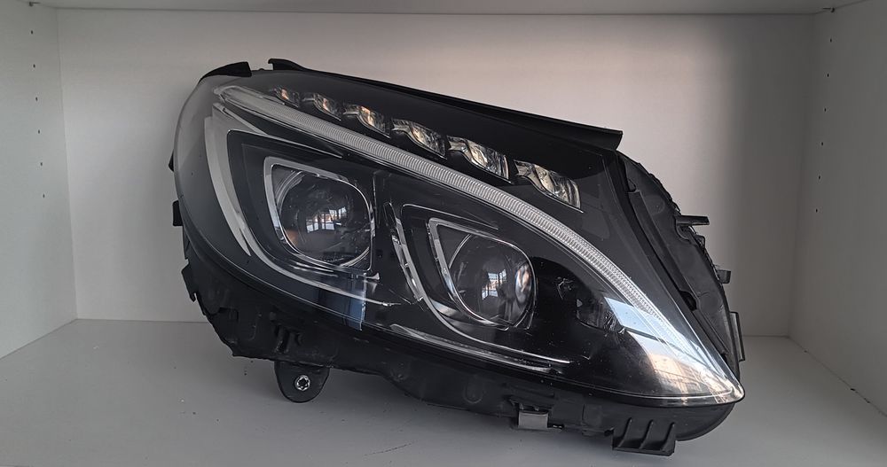 Farol Mercedes-Benz Classe C Full LED ILS direito