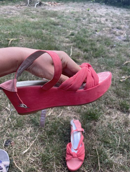 Босоножки женские замшевые на платформе