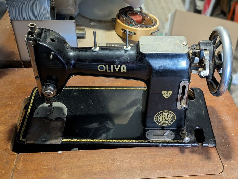 Máquina costura Oliva