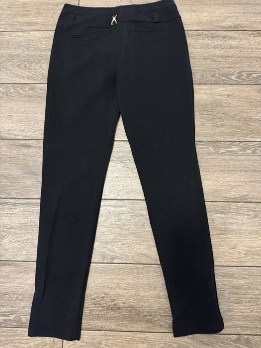 Czarne spodnie z suwakami