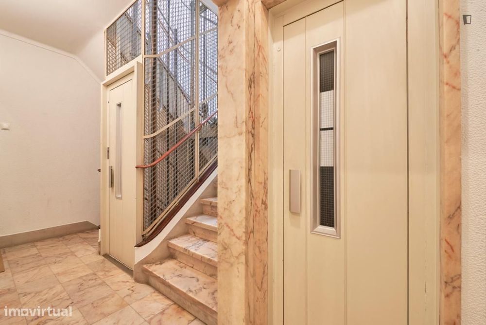 Quarto - localizado em Saldanha Lisbon