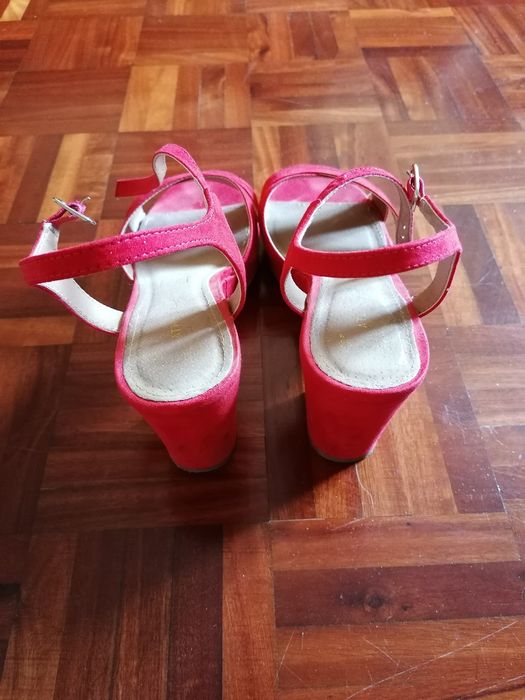 Sandálias vermelhas Primark