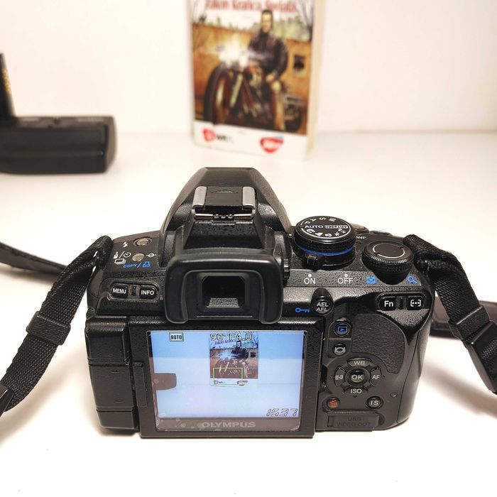 Cyfrowa Lustrzanka OLYMPUS IS E 620 z lens Zuiko 14-42mm 1:3,5-5,6 4/3