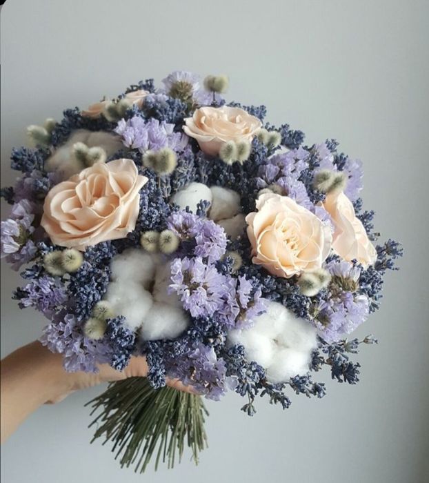 Bukiet ślubny z jasnymi różami 5 wersji