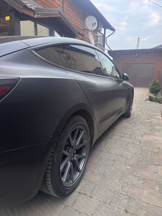 Продам Tesla model 3