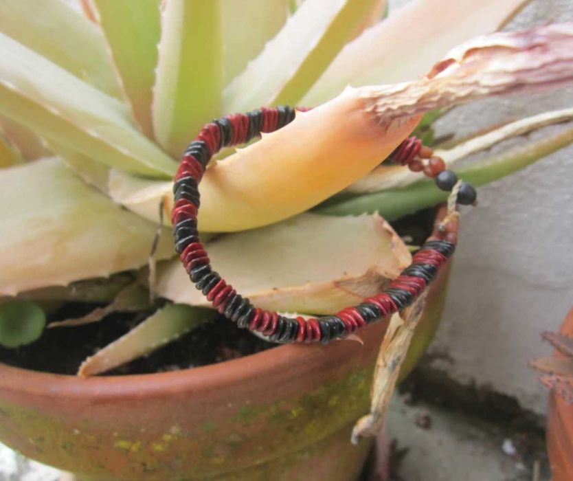 Pulseira de sementes 20 cm vermelha e preta Artesanal Índios Pataxós