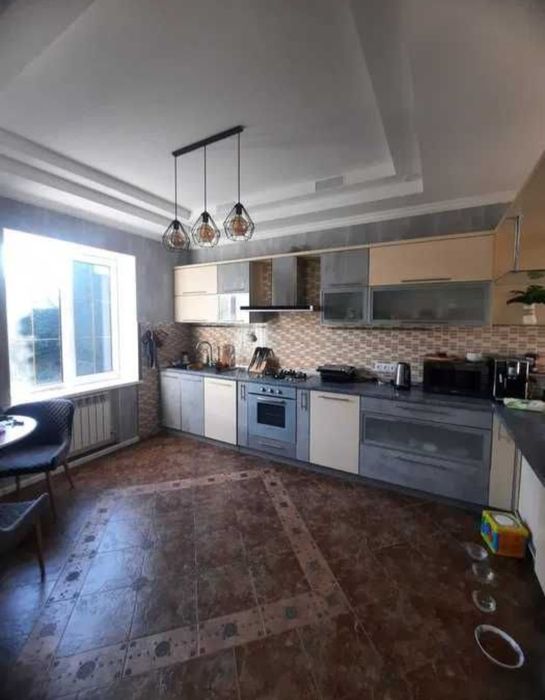 Продаж будинку центр міста