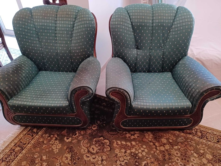 Dois sofás individuais