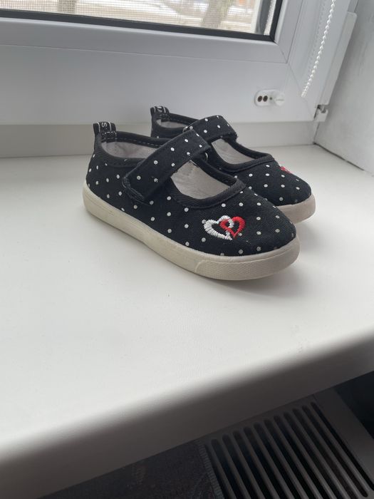 Кеди на дівчинку