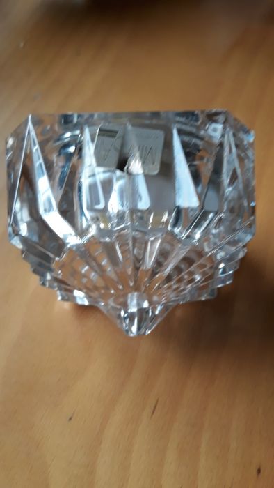 Relógio de mesa em cristal está como novo