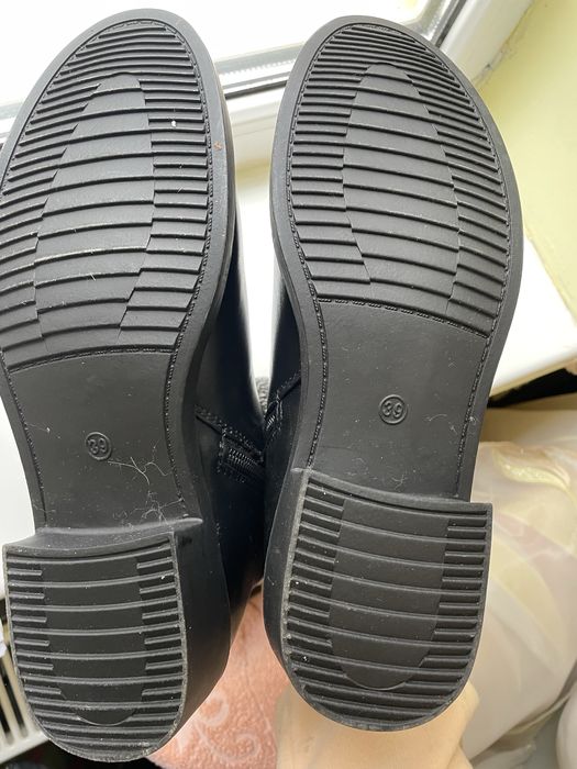 Продам осінні чоботи